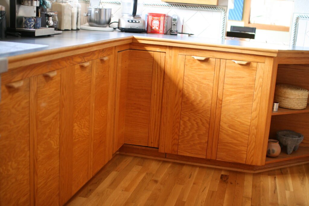 cabinet-kitchen-oak-wooden pull
